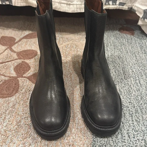 Katerina Lug Sole Chelsea Boot- Women’s Size 8 - Picture 7 of 9